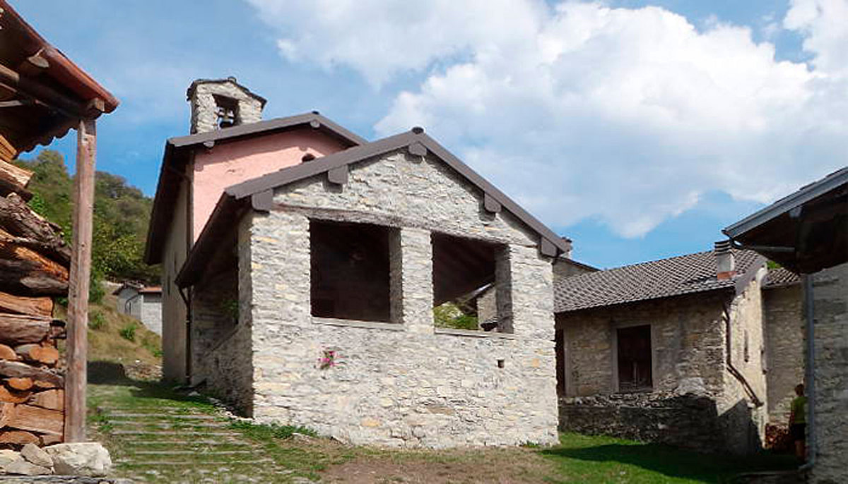 Chiesa di Sant'Anna a Corniga, Colonno